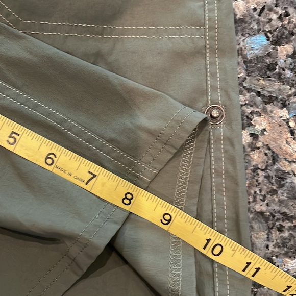 Kuhl shorts womens 10 fits like 8 olive green excellent - Picture 4 of 7